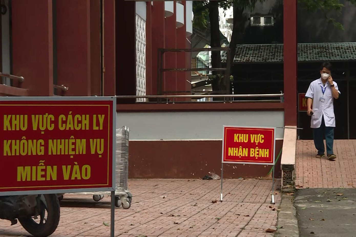 Trong thời gian tới, Bệnh viện Quân y 175 sẽ tiếp tục phối hợp với ngành Y tế TPHCM lên các phương án mua sắm, nâng cấp thêm các trang thiết bị, vật tư phục vụ cho công tác điều trị, sẵn sàng cho các trường hợp số lượng bệnh nhân nặng gia tăng.