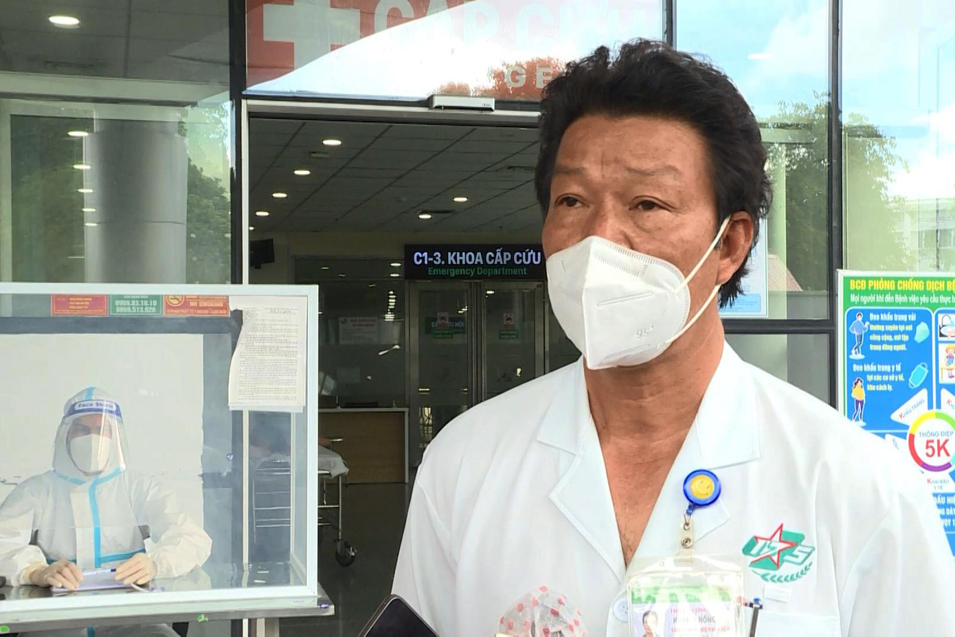 "Bệnh viện phối hợp cùng Sở Y tế TPHCM xây dựng các quy chế, quy định, hướng dẫn về việc tiếp nhận bệnh nhân để phối hợp trong công tác điều trị cho bệnh nhân COVID-19", thiếu tướng Nguyễn Hồng Sơn nói.