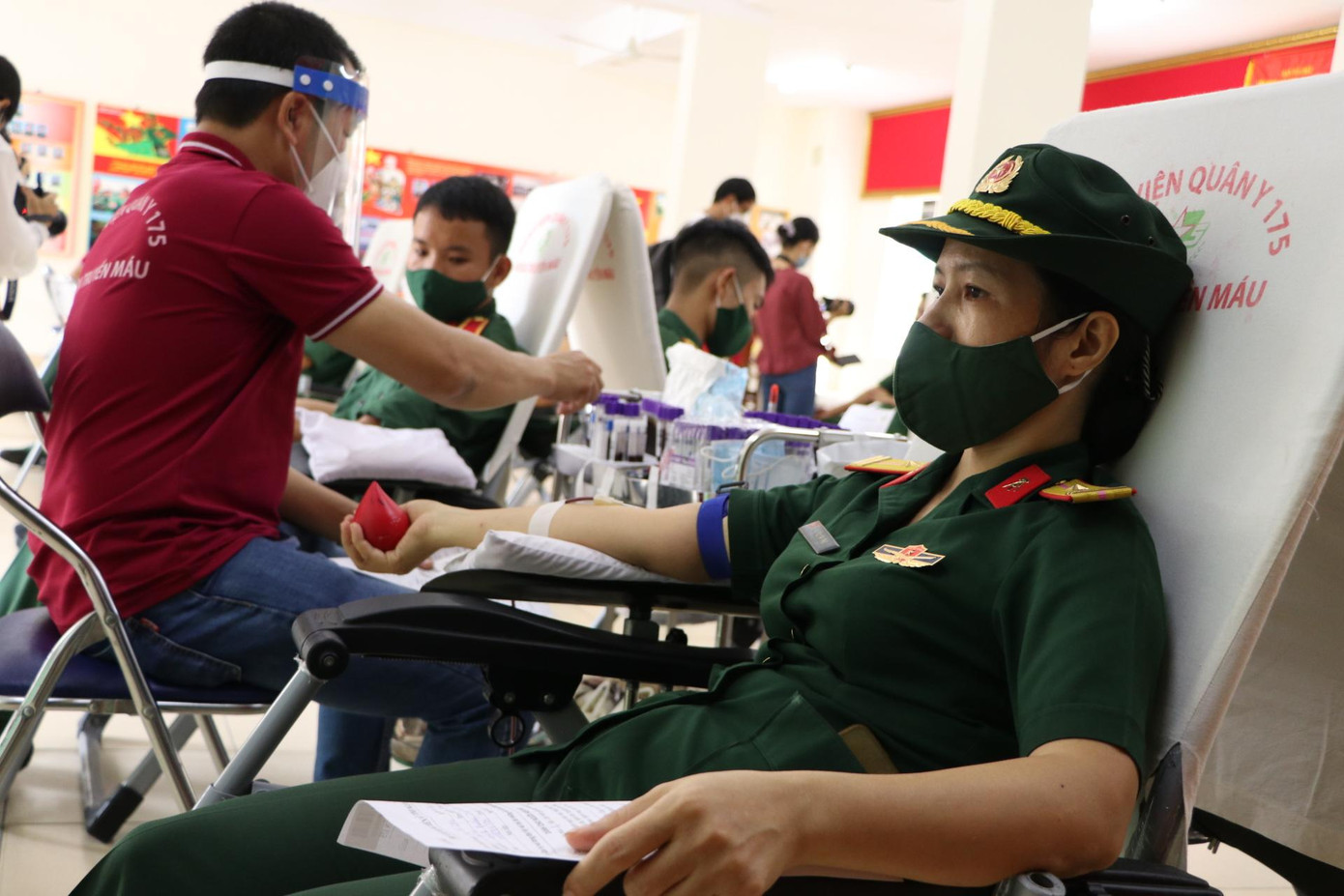 Trong buổi sáng 29/7, dự kiến sẽ thu nhận được thêm khoảng 250 đơn vị máu hiếm, đây là việc làm hết sức ý nghĩa và thiết thực trong thời điểm ngành Y tế đang thiếu máu trầm trọng do dịch COVID-19.