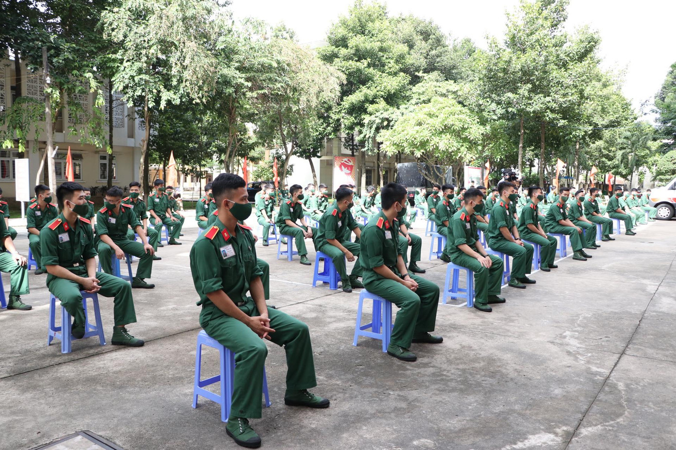 Dù dịch bệnh đang phức tạp nhưng công tác tổ chức hiến máu và tiếp nhận máu được thực hiện an toàn, đảm bảo quy tắc giãn cách và phòng dịch COVID-19.