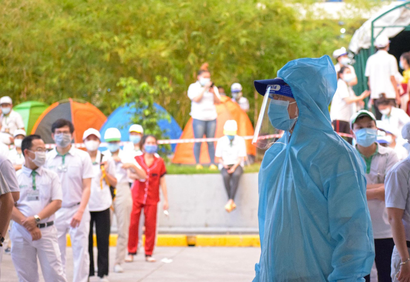 Những công nhân nghi mắc COVID-19 đã được chuyển đi cách ly và đang chờ kết quả xét nghiệm RT-PCR khẳng định.