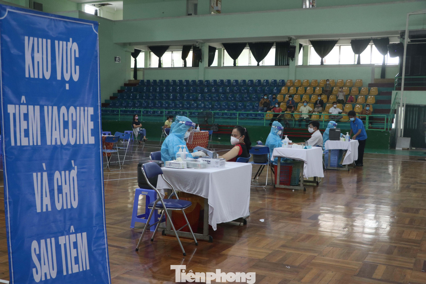 Khi triển khai chính thức, TP.HCM sẽ vận hành thử nghiệm 2 ngày, sau đó tăng tốc dần. Toàn TP.HCM sẽ vận hành 615 điểm tiêm, với 120 người/ngày/điểm tiêm.