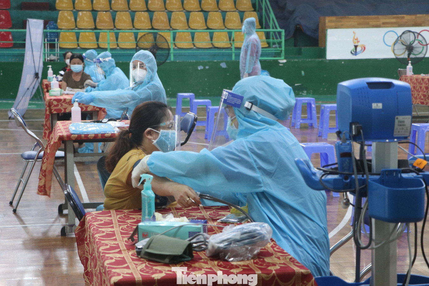 Theo kế hoạch UBND TP.HCM, trong ngày 21/7, Thành phố triển khai tiêm thí điểm tại một số điểm đã được tập huấn kỹ trước khi triển khai tiêm chủng đồng loạt tại các điểm tiêm ở phường, xã vào ngày mai 22/7. Có 930.000 liều vắc xin sẽ được tiêm cho người dân gồm 3 loại vắc xin là Astrazeneca, Moderna và Pfizer.