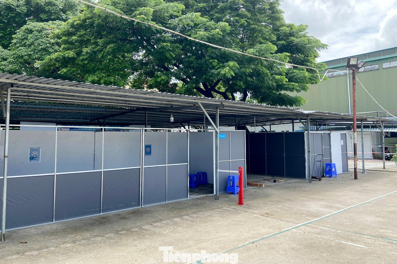 Khu điều trị, cách ly F0 này thuộc &quot;tầng 1&quot; trong hệ thống 5 tầng thu dung, điều trị cho các bệnh nhân COVID-19. Ngoài khu cách ly này, quận Phú Nhuận còn có hai nơi tương tự với hơn 200 giường.