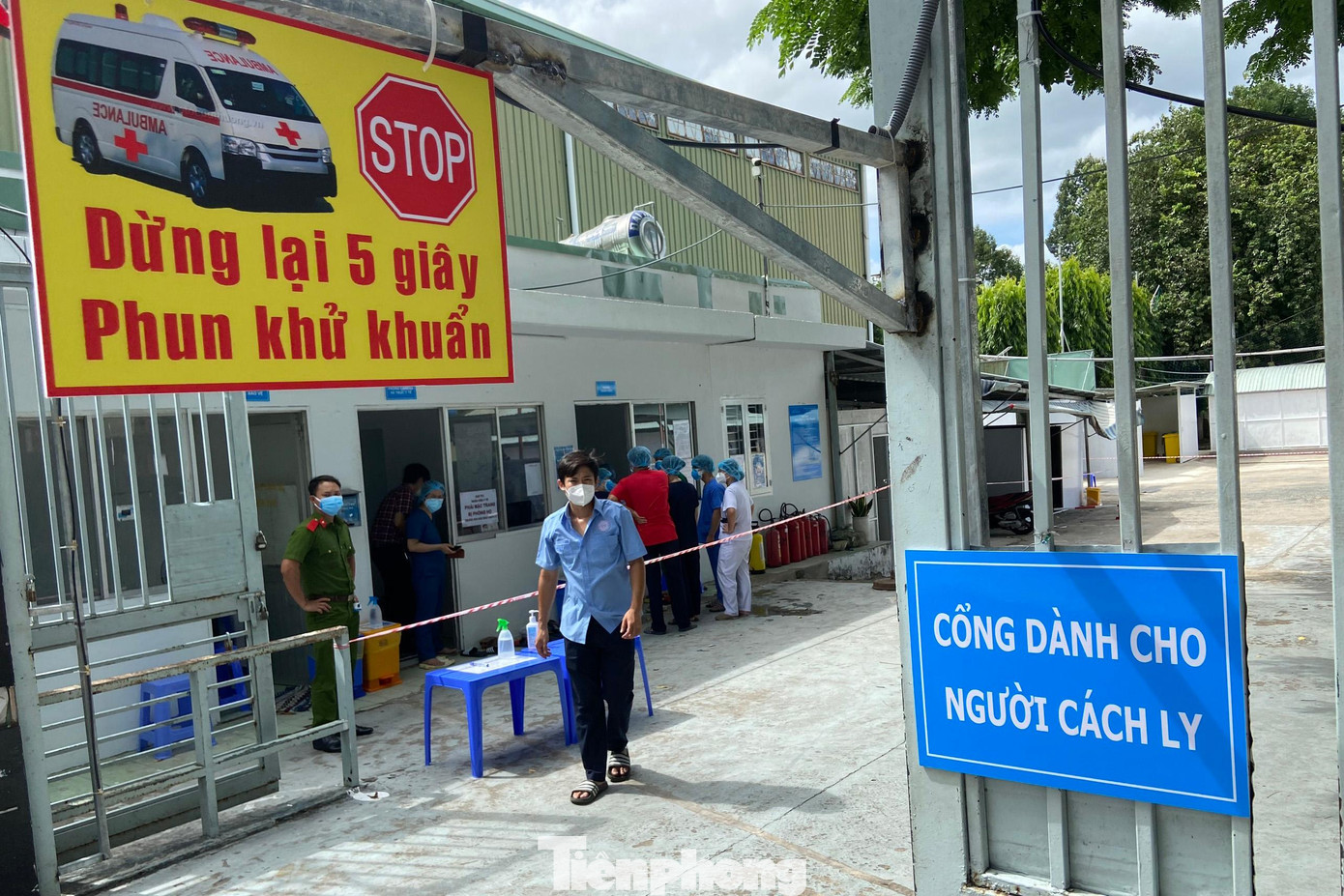 Khu cách ly điều trị bệnh nhân COVID-19 này đã bắt đầu tiếp nhận 10 bệnh nhân đầu tiên từ Trung tâm y tế dự phòng quận Phú Nhuận vào chiều 24/7.