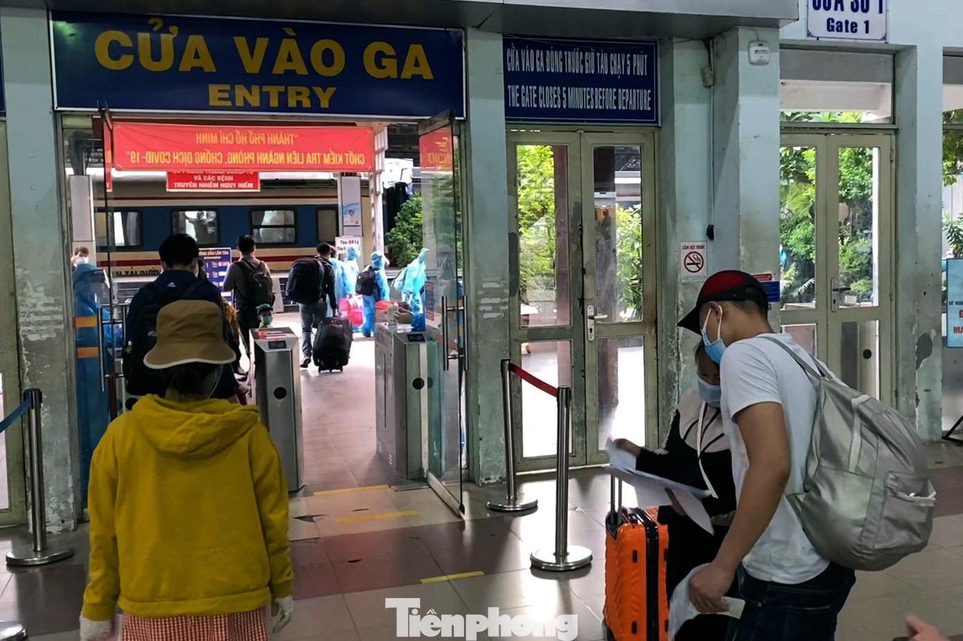 Theo ông Văn, sau chuyến tàu này, ngành đường sắt sẽ phối hợp với UBND tỉnh Hà Tĩnh và TPHCM tiếp tục tổ chức các tuyến tàu khác đưa 2.300 người còn lại về quê.