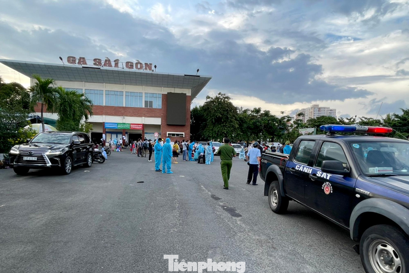 Trên tàu có bố trí khu vực cách ly. Cán bộ y tế Hà Tĩnh theo suốt hành trình để chăm sóc sức khoẻ cho bà con.