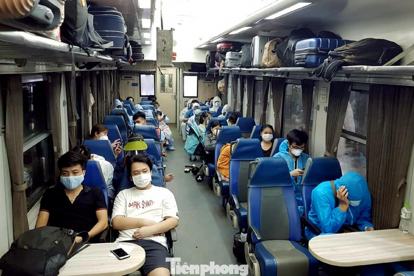 Trước mắt, sẽ ưu tiên những trường hợp gia đình có hoàn cảnh khó khăn, neo đơn không nghề nghiệp, sinh viên nghèo. Theo phương án Hà Tĩnh đưa ra sẽ đón mỗi đợt 700 người, các chuyến tàu đón công dân cách nhau từ 7-14 ngày.