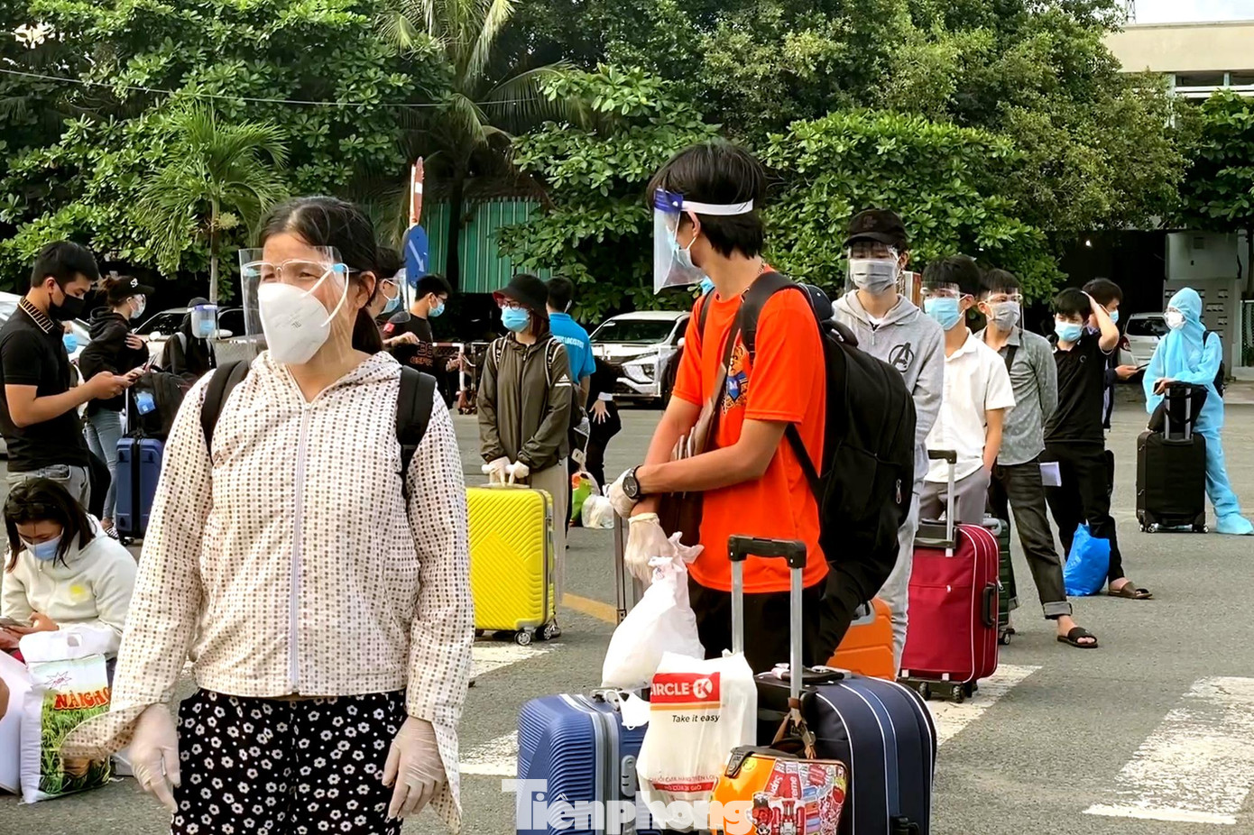 Ông Đỗ Quang Văn, Giám đốc Chi nhánh vận tải đường sắt Sài Gòn cho biết, các biện pháp phòng dịch được thực hiện nghiêm ngặt, từ khâu đưa người dân từ nơi cư trú di chuyển đến ga Sài Gòn để lên tàu và trong suốt thời gian tàu chạy.