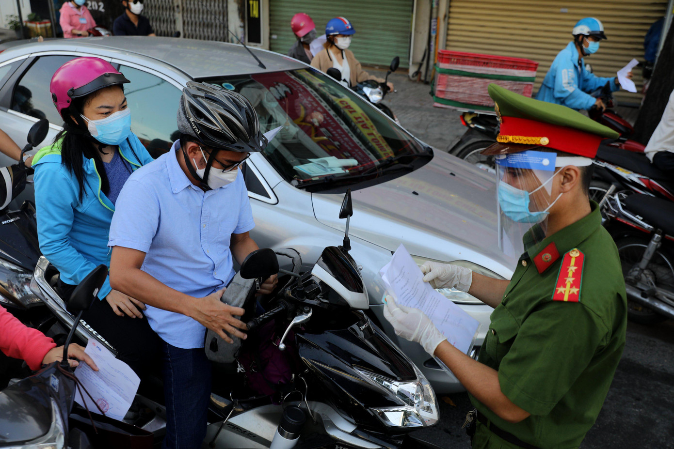 TPHCM áp dụng Chỉ thị 16 của Thủ tướng Chính phủ để thực hiện giãn cách xã hội, phòng chống dịch COVID-19 từ ngày 9/7.