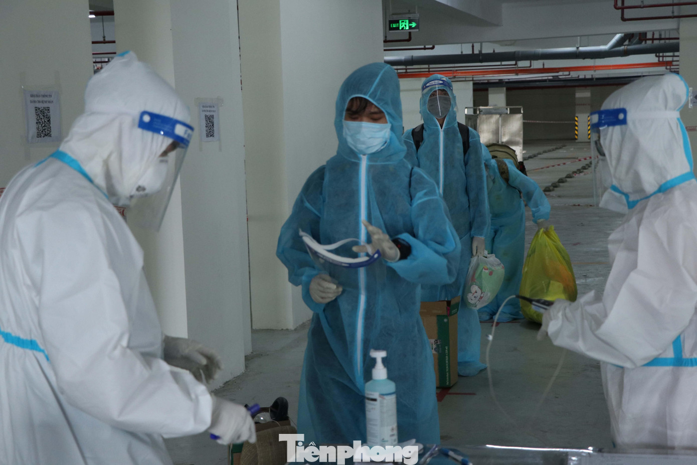 Bệnh viện Dã chiến thu dung điều trị COVID-19 số 7 với quy mô 5.500 giường là một trong hai bệnh viện dã chiến lớn nhất TPHCM hiện tại đã được đưa vào hoạt động từ ngày 11/7. Bệnh viện Dã chiến thu dung điều trị COVID-19 số 7 với quy mô 5.500 giường là một trong hai bệnh viện dã chiến lớn nhất TPHCM hiện tại đã được đưa vào hoạt động từ ngày 11/7.