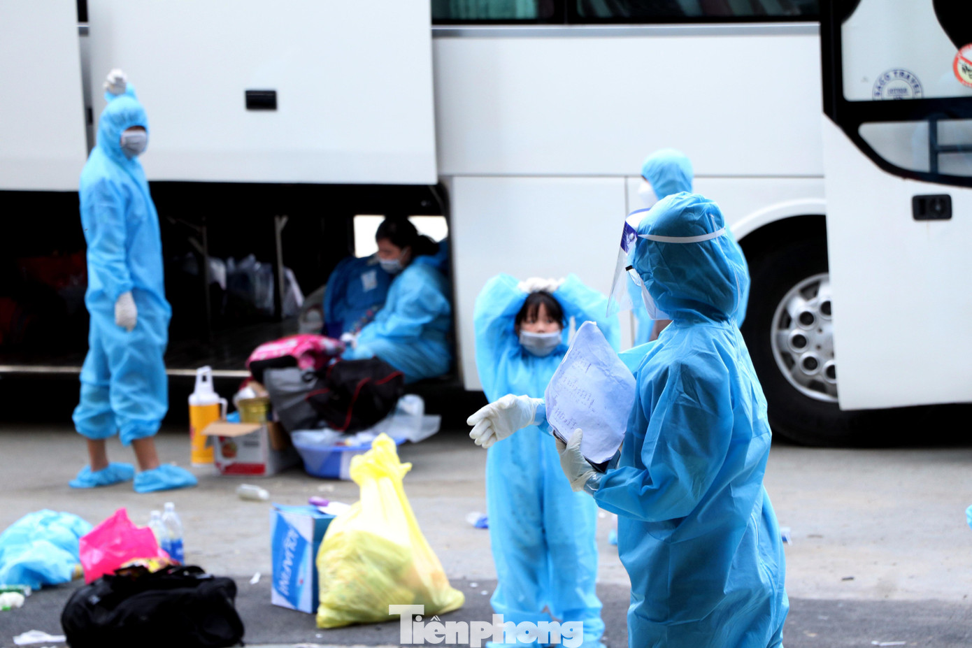 Mỗi ngày, bệnh viện tiếp nhận hàng trăm bệnh nhân từ người lớn đến trẻ nhỏ, có cả những bệnh nhân là phụ nữ đang mang thai. Mỗi ngày, bệnh viện tiếp nhận hàng trăm bệnh nhân từ người lớn đến trẻ nhỏ, có cả những bệnh nhân là phụ nữ đang mang thai.