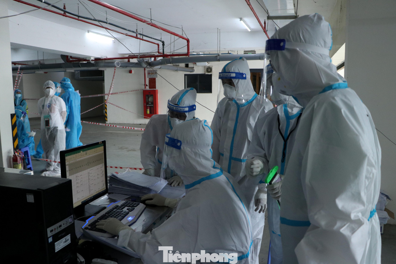 Lực lượng nhân viên y tế được điều động từ nhiều bệnh viện khác nhau như Bệnh viện Quân y 175, Bệnh viện Bưu Điện, lực lượng hỗ trợ từ Hải Dương, Nam Định và Bệnh viện Từ Dũ là lực lượng nòng cốt của bệnh viện dã chiến số 7. Lực lượng nhân viên y tế được điều động từ nhiều bệnh viện khác nhau như Bệnh viện Quân y 175, Bệnh viện Bưu Điện, lực lượng hỗ trợ từ Hải Dương, Nam Định và Bệnh viện Từ Dũ là lực lượng nòng cốt của bệnh viện dã chiến số 7.