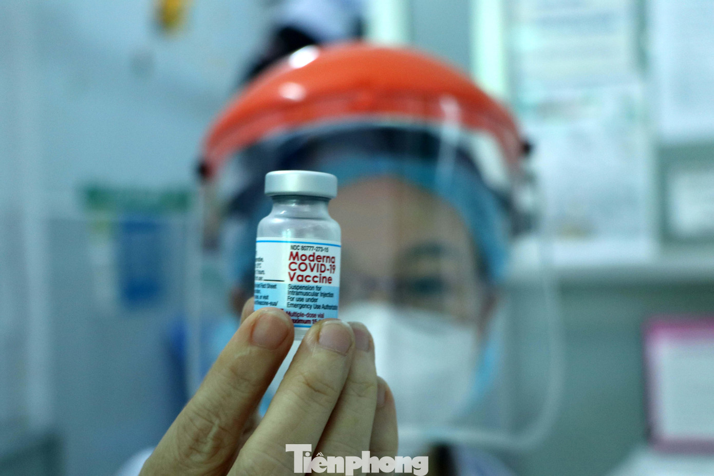 Trong ngày 22/7, người dân đến điểm tiêm tại Bệnh viện quận Phú Nhuận được tiêm vắc xin COVID-19 của Moderna.