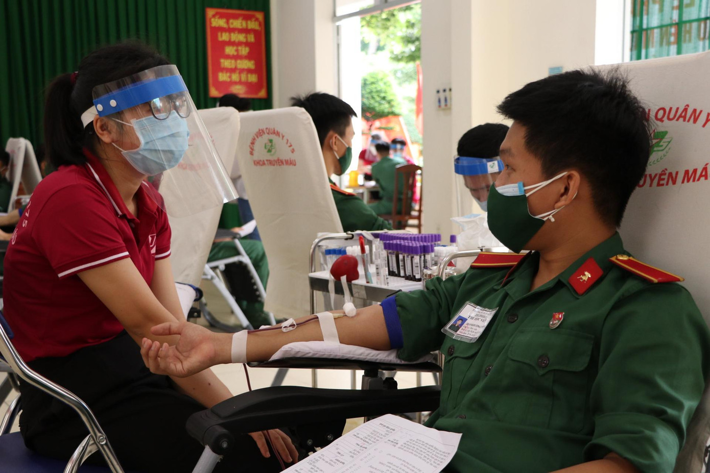 Hiện nay, Bệnh viện Quân y 175 đã chủ động phối hợp với các đơn vị khác tổ chức phong trào hiến máu.