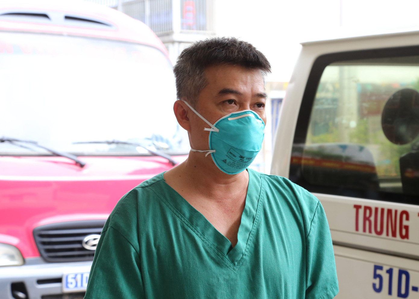 Theo bác sĩ Trần Thanh Linh, đoàn bác sĩ của Bệnh viện Chợ Rẫy được phân công là chủ lực phụ trách 300 giường bệnh hồi sức nặng và 30 giường bệnh hồi sức nguy kịch. Lực lượng này là sự kết hợp giữa đội ngũ y bác sĩ hồi sức cấp cứu Bệnh viện Chợ Rẫy cùng các khoa phòng khác trong bệnh viện, đặc biệt là sự kết hợp với khoa Dược và trang thiết bị y tế.