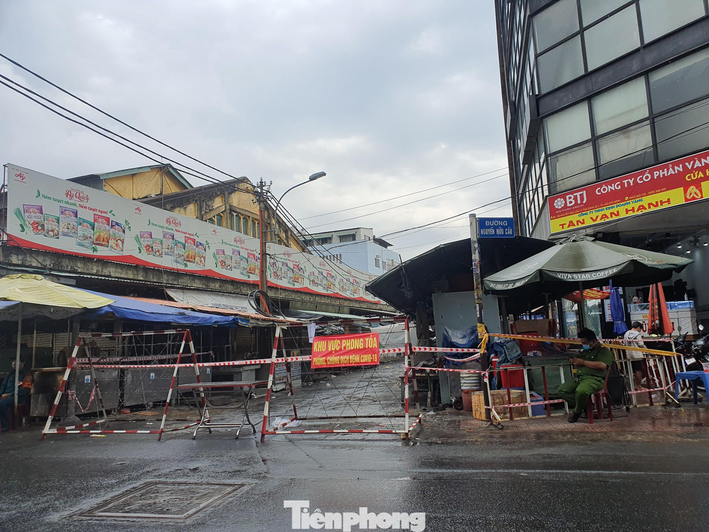 Tính đến hết ngày 4/7, TPHCM có 1 chợ đầu mối là Hóc Môn và 105/234 chợ truyền thống buộc phải tạm ngưng hoạt động để phòng, chống dịch COVID-19.