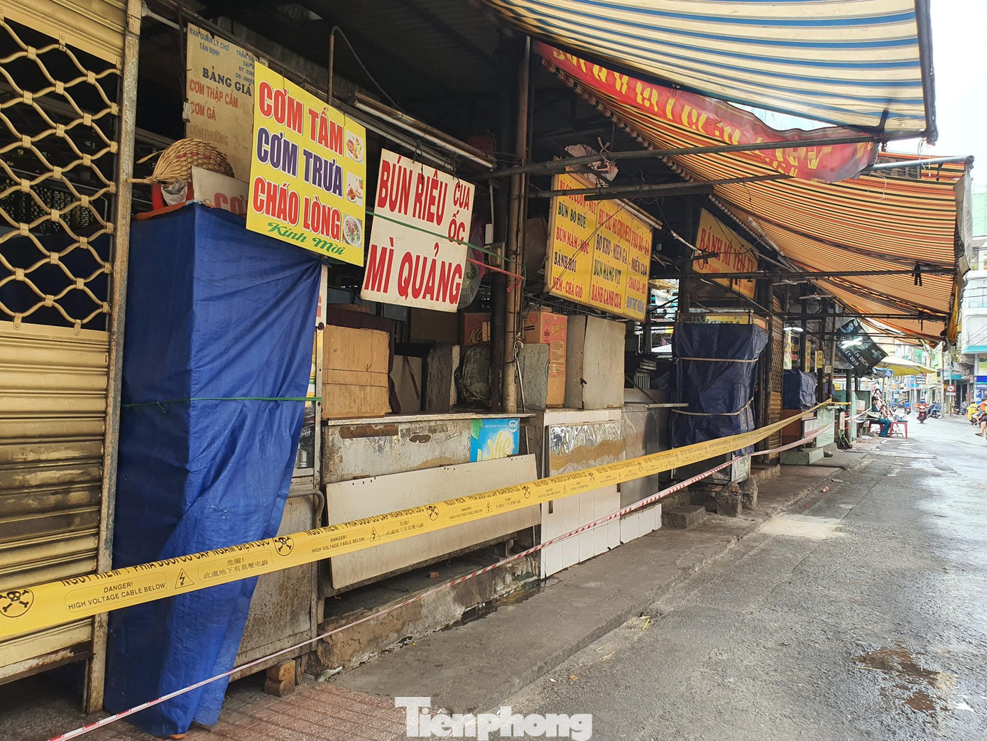 Cơ quan chức năng đã thực hiện lấy mẫu xét nghiệm cho toàn bộ tiểu thương kinh doanh trong chợ và những khu vực xung quanh chợ.