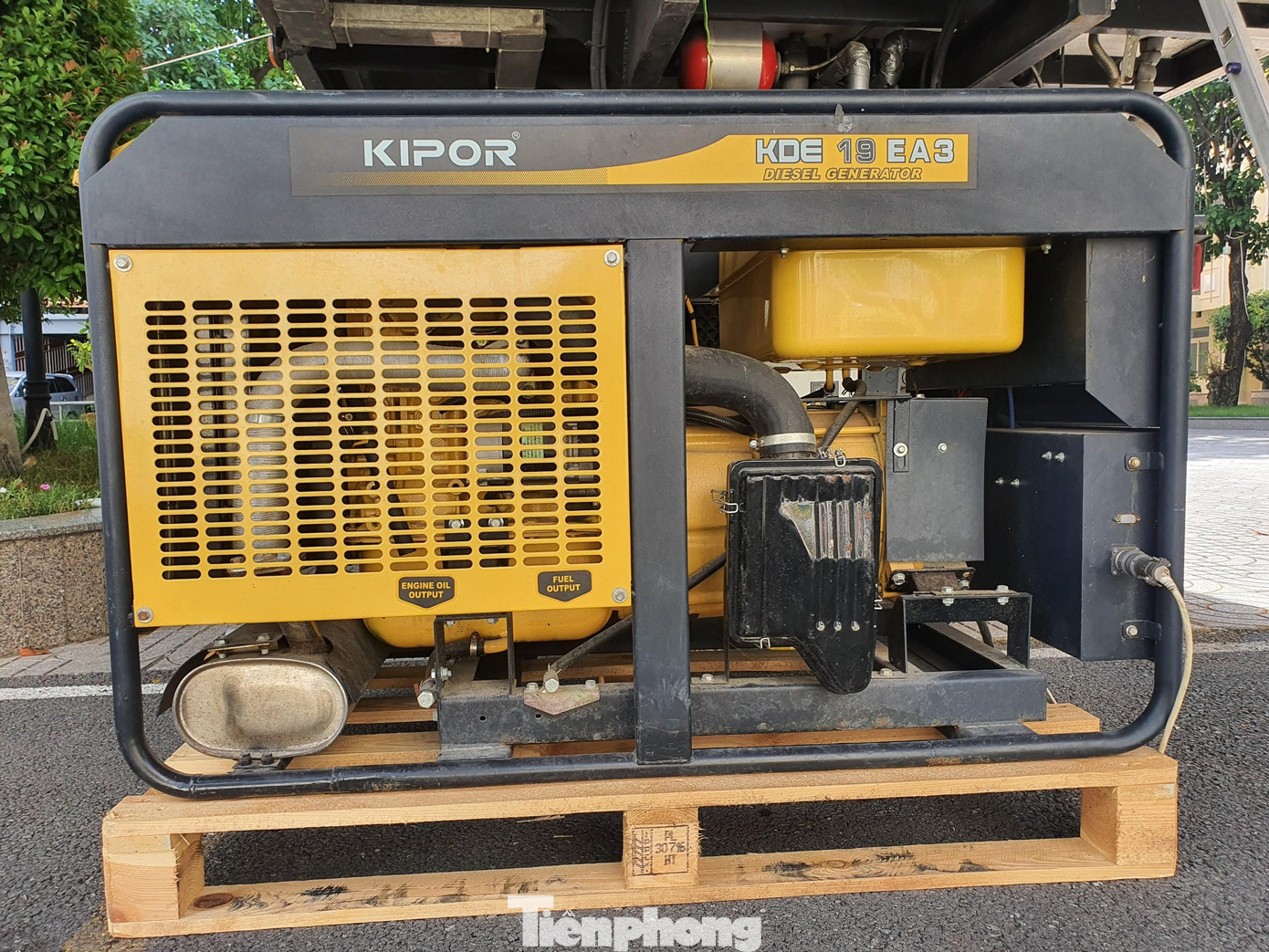 Máy phát điện được trang bị để tiếp điện cho xe có thể hoạt động ở bất cứ địa hình nào, kể cả khu vực không có điện lưới.