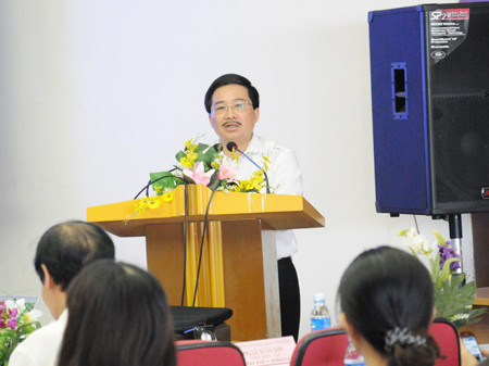 Ông Vũ Tiến - Phó Tổng biên tập Báo Tiền Phong phát biểu khai mạc hội thảo