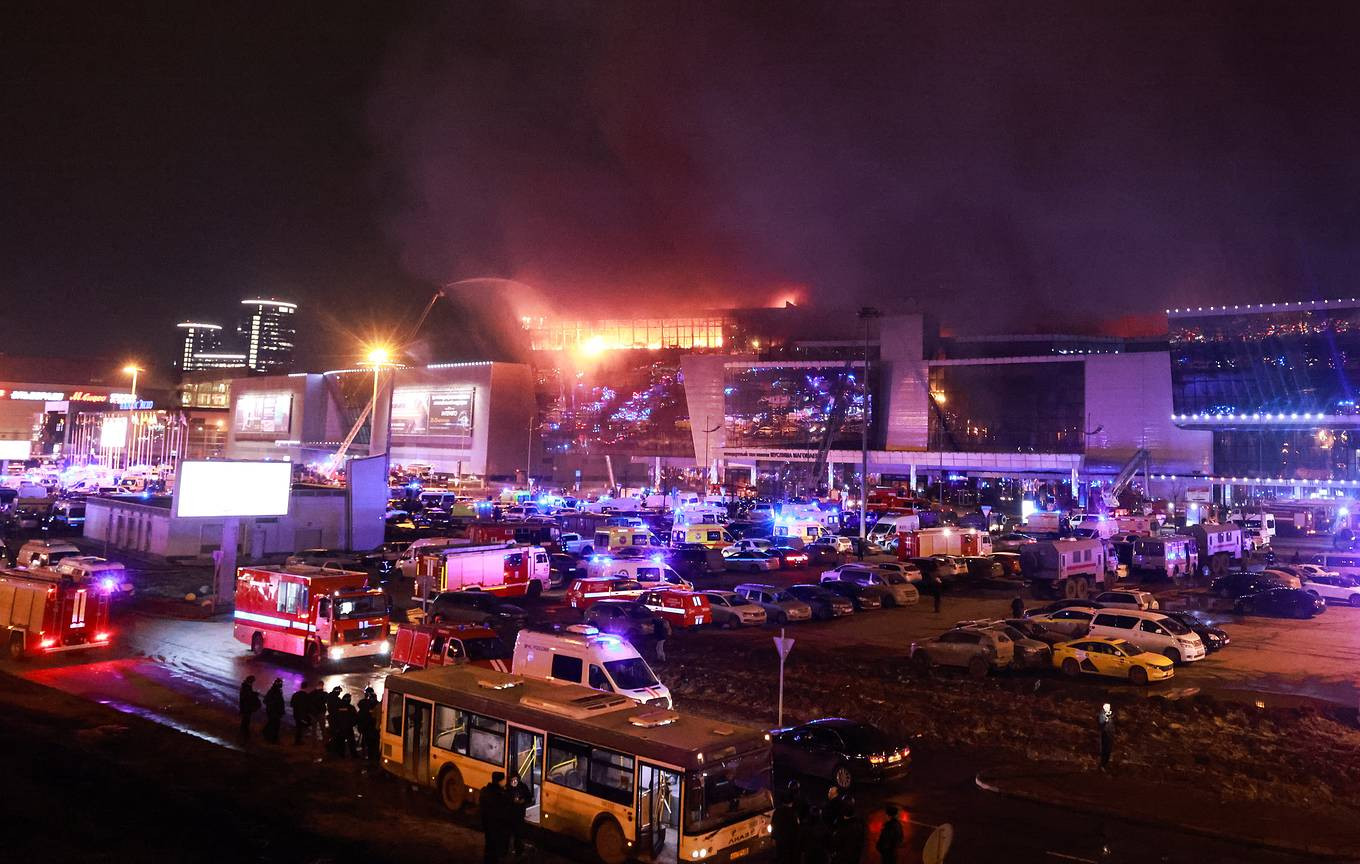 Hiện trường vụ tấn công khủng bố tại Crocus City Hall. Ảnh: Tass.