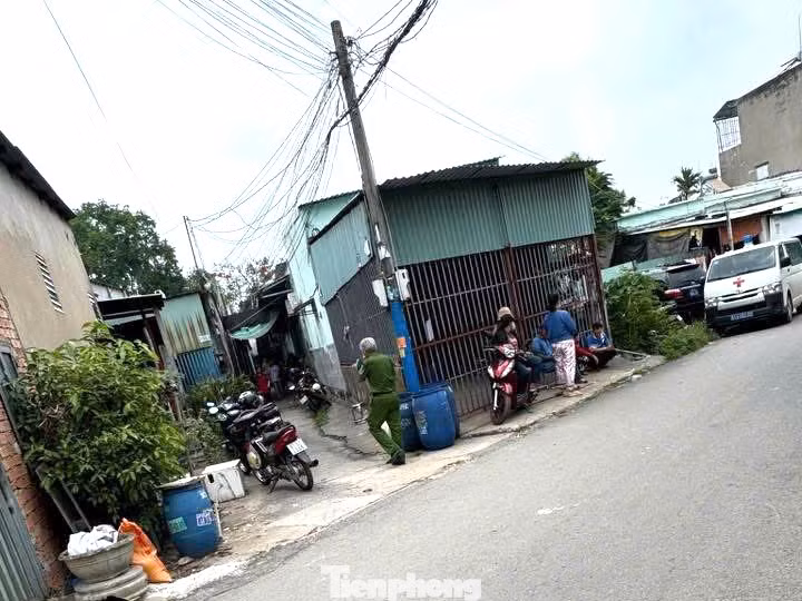 Công an khám nghiệm tại hiện trường Công an khám nghiệm tại hiện trường