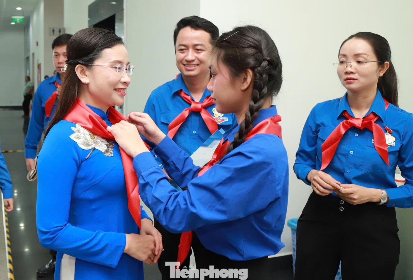 Chị Nguyễn Phạm Duy Trang - Bí thư T.Ư Đoàn, Chủ tịch Hội đồng Đội T.Ư (bìa trái) đến dự Đại hội Cháu ngoan Bác Hồ tỉnh Bình Dương.