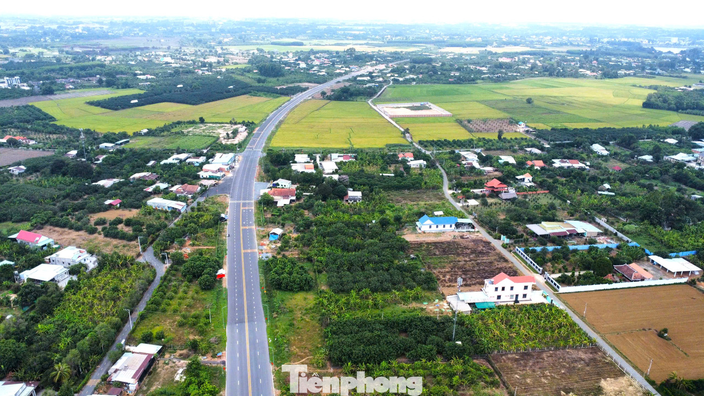 Đường dẫn đoạn uốn lượn nhìn từ trên cao rất đẹp.