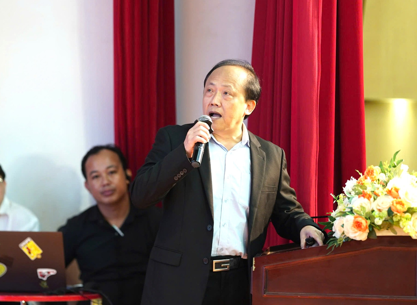 BS.CKII. Diệp Trọng Khải - Trưởng khoa Nội thần kinh, Trưởng đơn vị Đột quỵ, Bệnh viện Đa khoa Xuyên Á TPHCM trình bày tham luận BS.CKII. Diệp Trọng Khải - Trưởng khoa Nội thần kinh, Trưởng đơn vị Đột quỵ, Bệnh viện Đa khoa Xuyên Á TPHCM trình bày tham luận