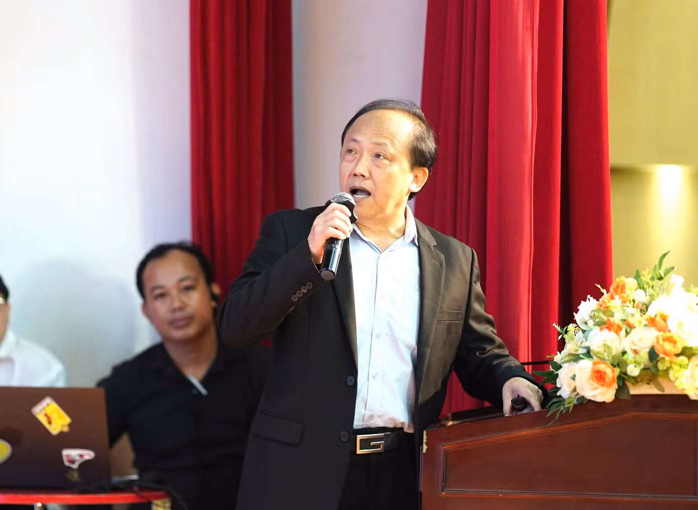 BS.CKII. Diệp Trọng Khải - Trưởng khoa Nội thần kinh, Trưởng đơn vị Đột quỵ, Bệnh viện Đa khoa Xuyên Á TPHCM trình bày tham luận