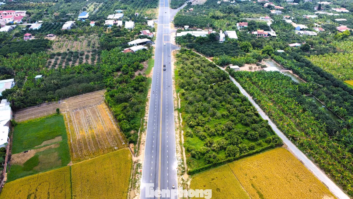 Dự án 2 - Xây dựng cầu vượt sông Đồng Nai là công trình giao thông cấp 2, cầu bê tông dự ứng lực đúc hẫng cân bằng, chiều dài hơn 400m với tổng mức đầu tư 490,9 tỷ đồng. Dự án 2 - Xây dựng cầu vượt sông Đồng Nai là công trình giao thông cấp 2, cầu bê tông dự ứng lực đúc hẫng cân bằng, chiều dài hơn 400m với tổng mức đầu tư 490,9 tỷ đồng.