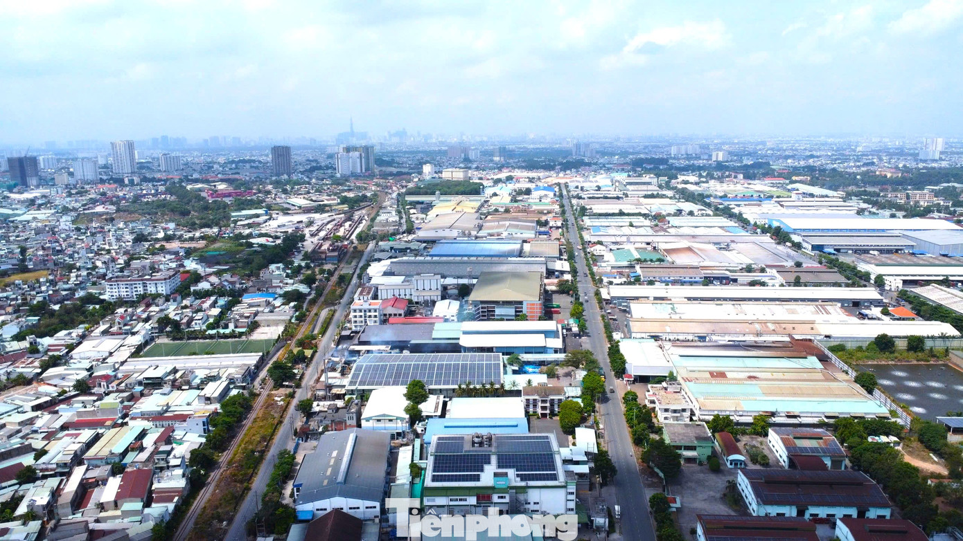 TP Dĩ An không phát triển mới các cơ sở sản xuất nằm ngoài khu công nghiệp, cụm công nghiệp. Các cơ sở sản xuất ngoài khu, cụm công nghiệp thực hiện di dời hoặc chuyển đổi công năng theo kế hoạch của tỉnh.