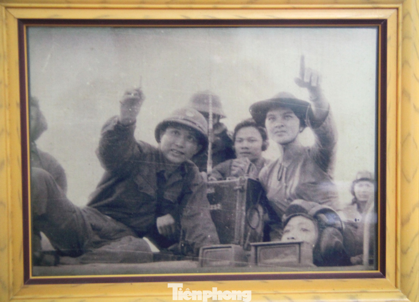 Hình ảnh cô Nguyễn Thị Ngọc Mỹ khi chỉ đường cho bộ đội chủ lực tiến vào giải phóng Sài Gòn Hình ảnh cô Nguyễn Thị Ngọc Mỹ khi chỉ đường cho bộ đội chủ lực tiến vào giải phóng Sài Gòn