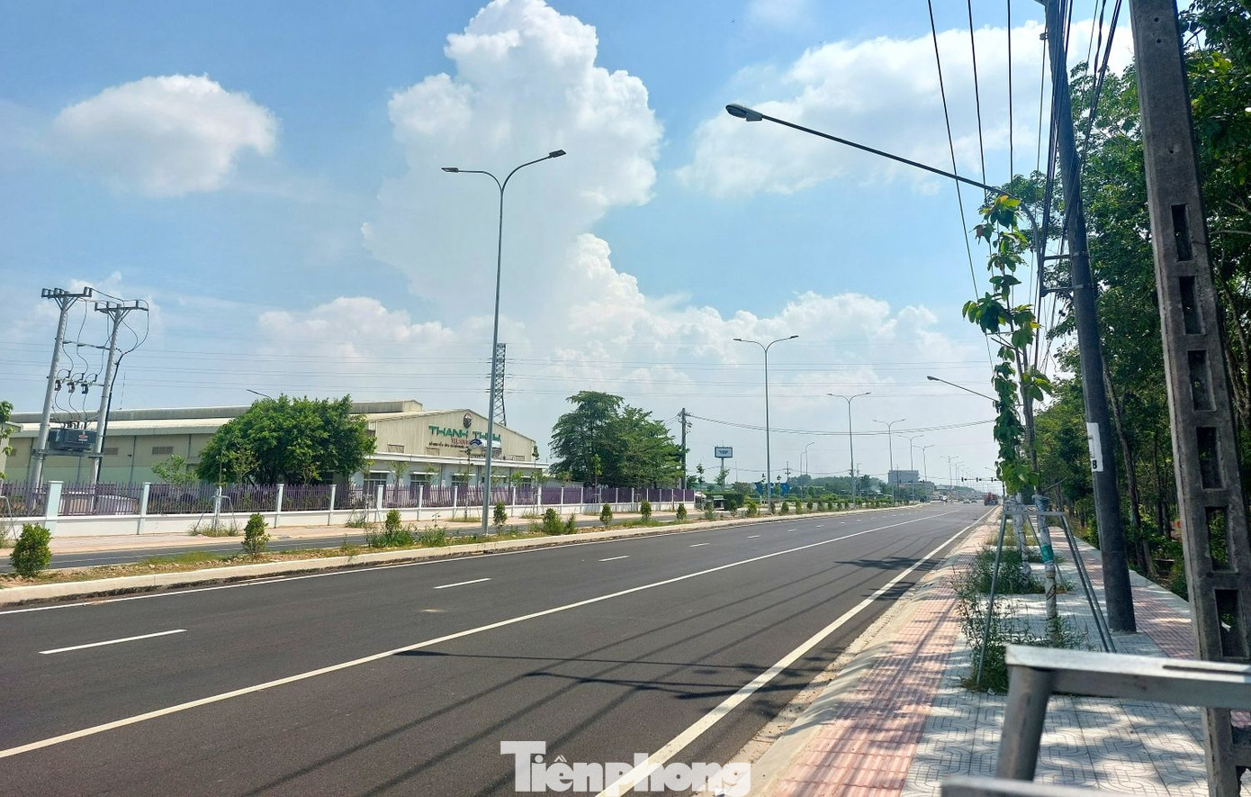 Tuyến đường ĐT.746 (đoạn từ ngã ba Tân Thành đến ngã ba Hội Nghĩa) là trục giao thông quan trọng kết nối huyện Bắc Tân Uyên với các khu vực lân cận. Đây là tuyến đường huyết mạch dẫn vào Khu công nghiệp Việt Nam - Singapore III (VSIP 3).