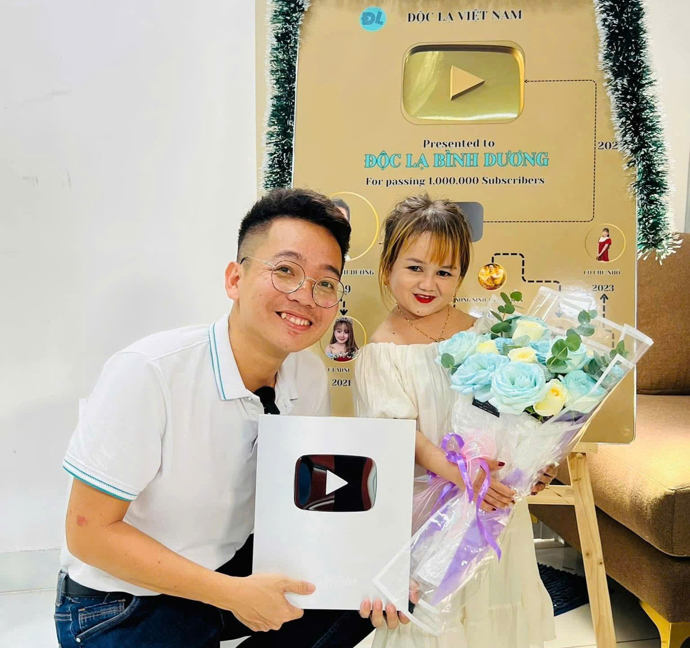 Từ một cô gái tí hon tự ti, Huyền Hrê trở thành nguồn cảm hứng cho cộng đồng, đặc biệt là giới trẻ. Từ một cô gái tí hon tự ti, Huyền Hrê trở thành nguồn cảm hứng cho cộng đồng, đặc biệt là giới trẻ.