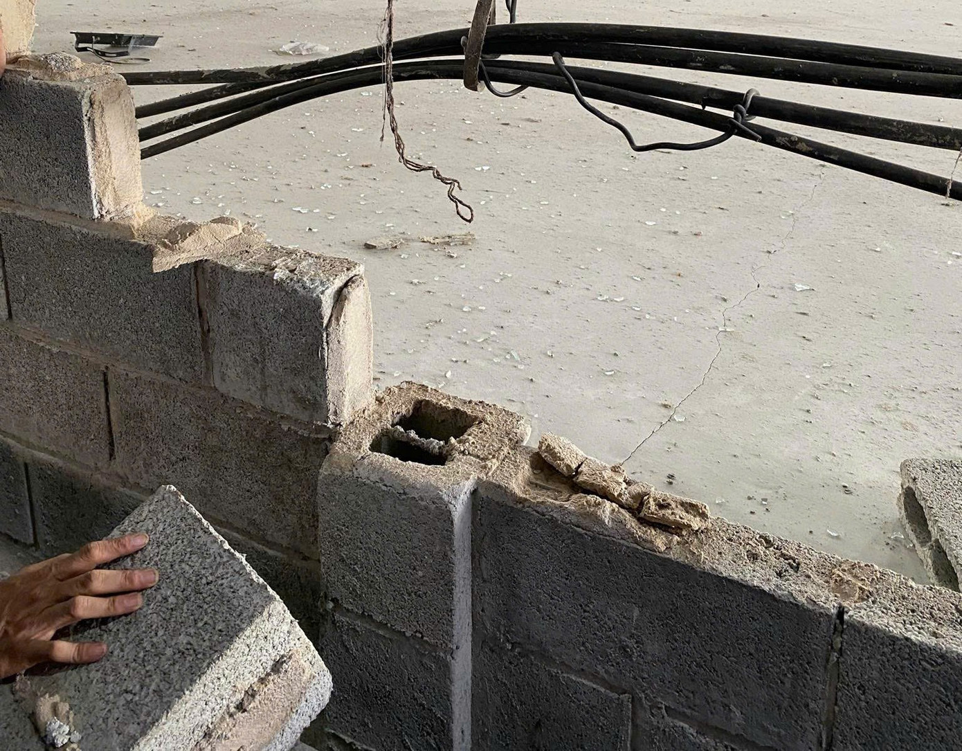 Hình ảnh bên trong công trình nhà xưởng đổ sập Hình ảnh bên trong công trình nhà xưởng đổ sập