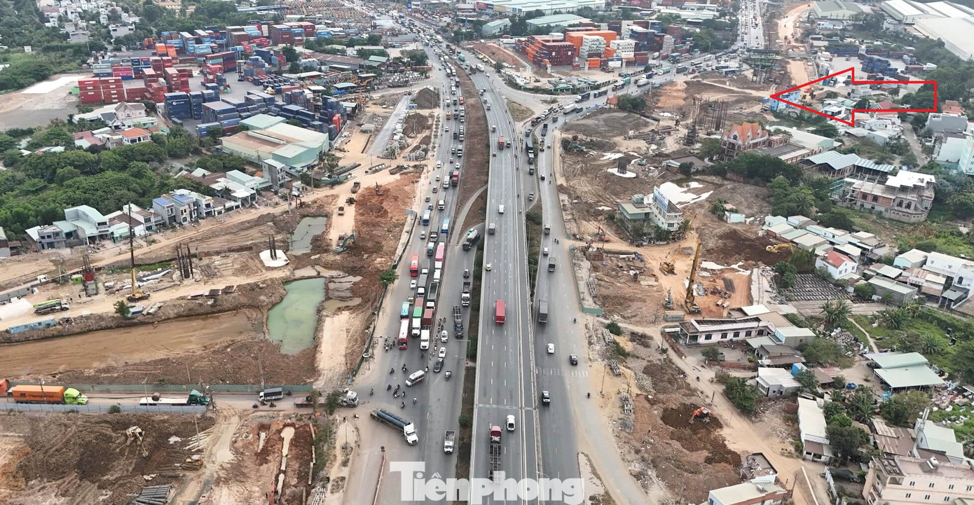 Thành phố Dĩ An được coi là nơi hội tụ các dự án giao thông trọng điểm tại tỉnh Bình Dương. Một trong số đó là dự án đường Vành đai 3 TPHCM.