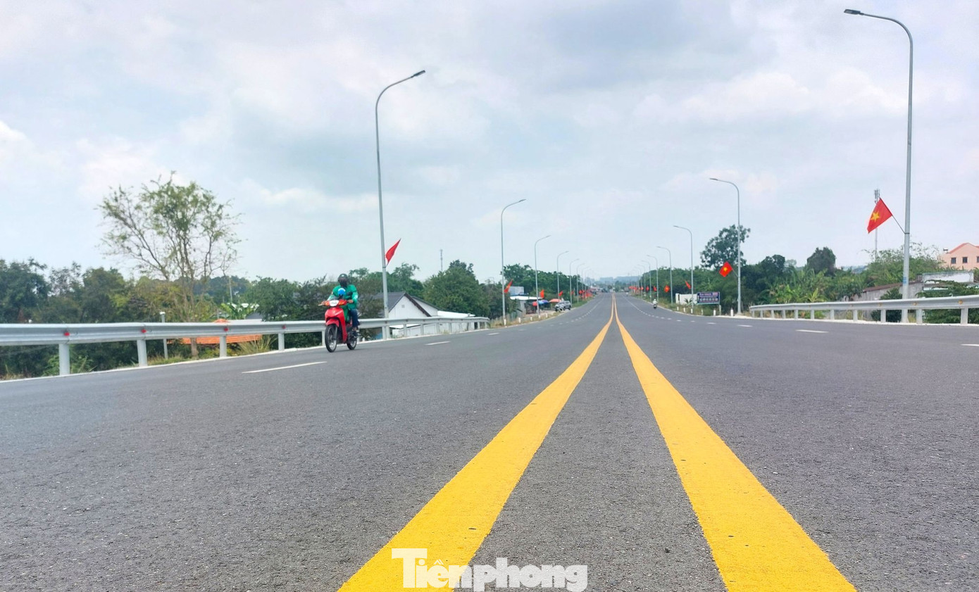 Đường dẫn đoạn lên đầu cầu Bạch Đằng 2.