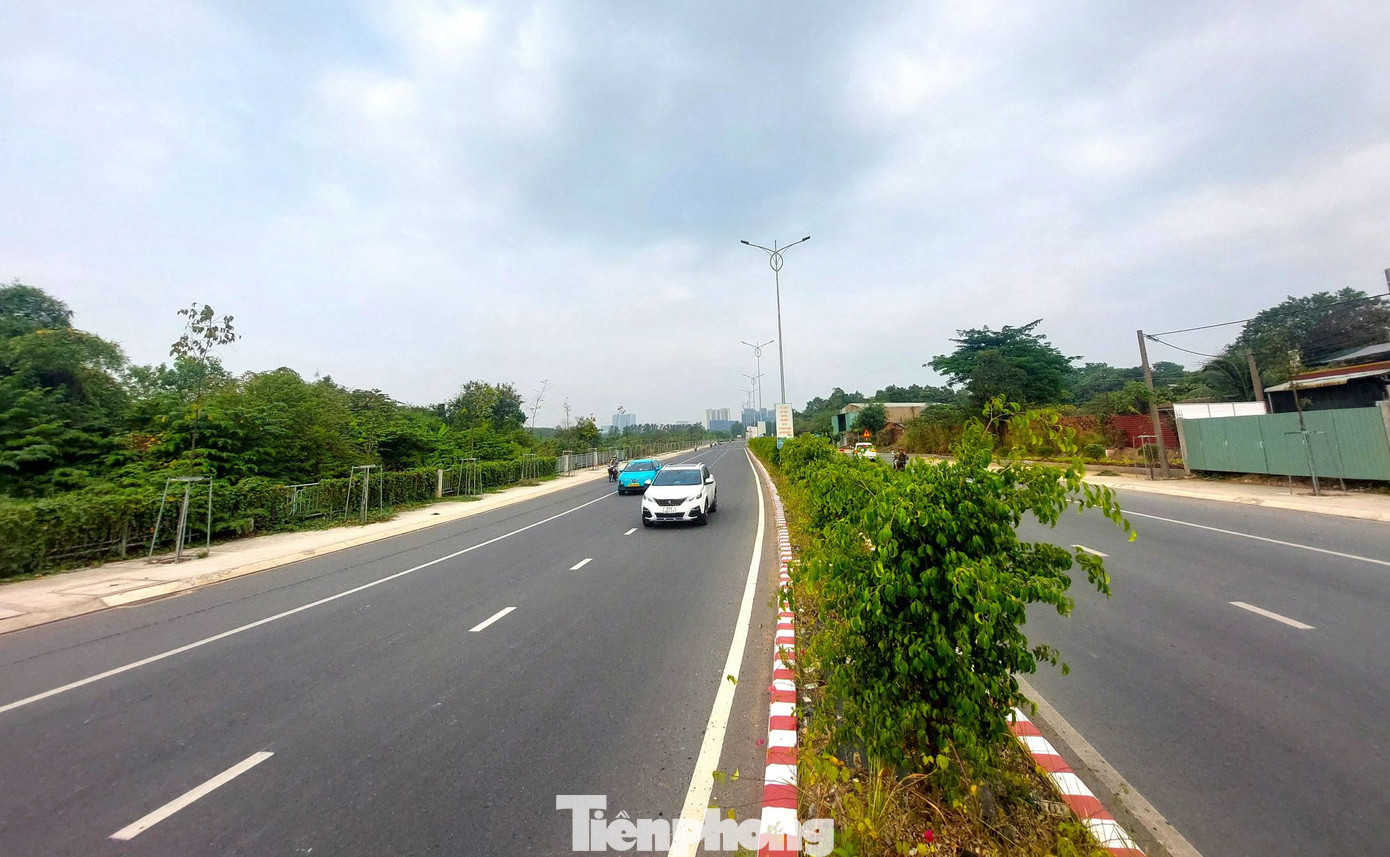 Theo đại diện UBND TP. Dĩ An, đoạn cuối kết nối với Xa lộ Hà Nội có tổng vốn đầu tư khoảng 100 tỷ đồng, chủ yếu là chi phí bồi thường, giải phóng mặt bằng. Theo đại diện UBND TP. Dĩ An, đoạn cuối kết nối với Xa lộ Hà Nội có tổng vốn đầu tư khoảng 100 tỷ đồng, chủ yếu là chi phí bồi thường, giải phóng mặt bằng.