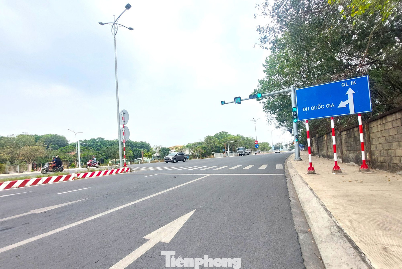 Đường Trục Chính Đông Tây đoạn qua Đại học Quốc gia TPHCM. Đường Trục Chính Đông Tây đoạn qua Đại học Quốc gia TPHCM.