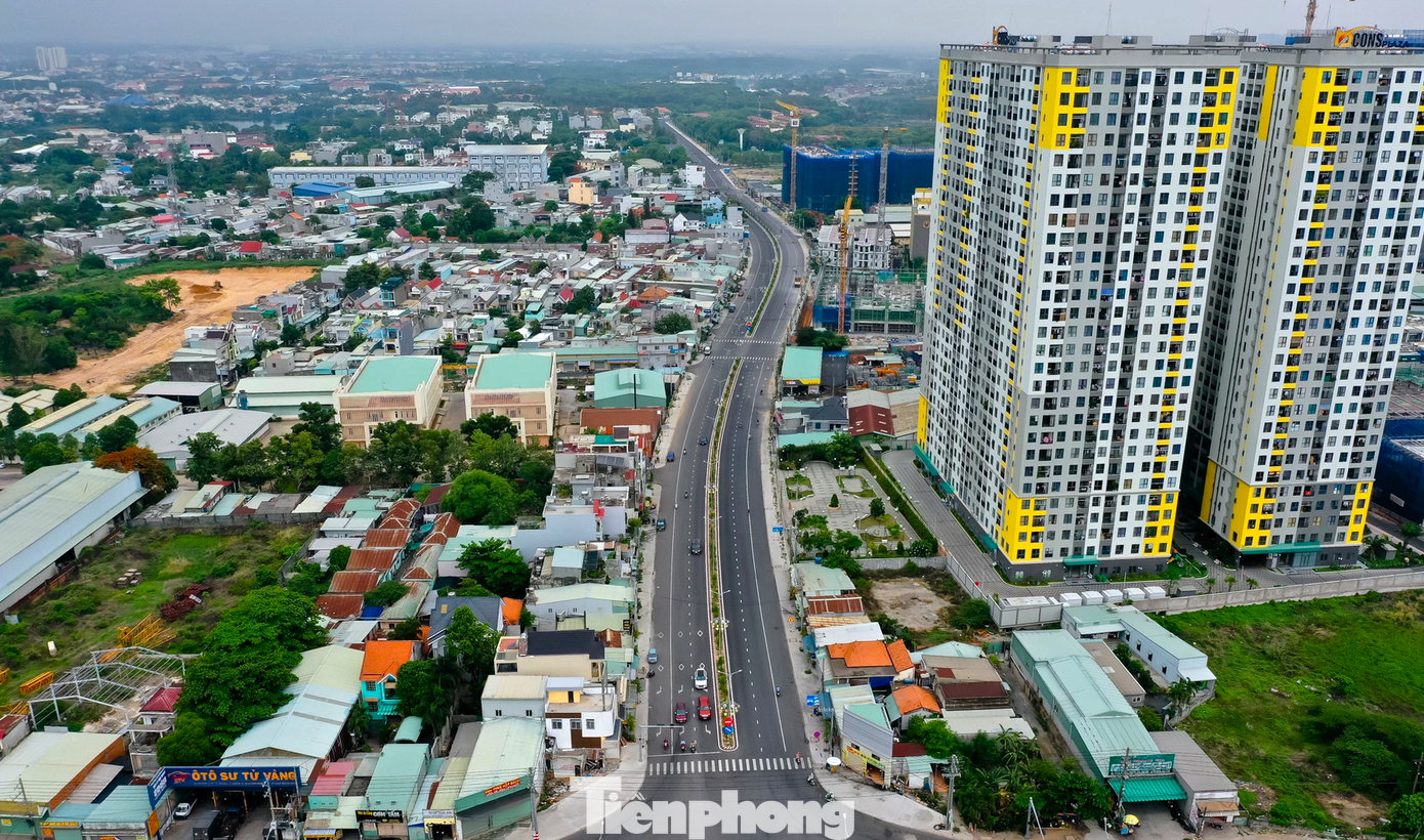 Theo lộ trình, tuyến đường sắt ở giai đoạn 1 kéo dài 1,8km từ ga Suối Tiên về ga nút giao Bình Thắng. Giai đoạn 2 và 3 kéo dài 25,2km từ TP Dĩ An về ga Trung tâm Thành phố mới Bình Dương.