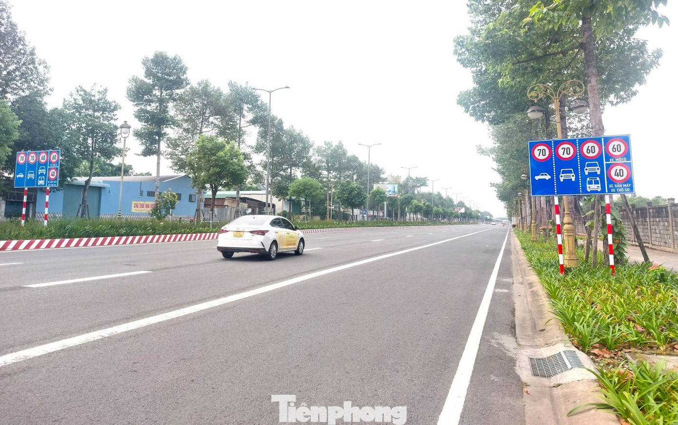 Ngày 1/4, ghi nhận của phóng viên báo Tiền Phong, đường Hùng Vương (TP Thủ Dầu Một, tỉnh Bình Dương) vừa được nâng tốc độ tối đa cho phép lên 70km/h, trước đây là 60km/h.