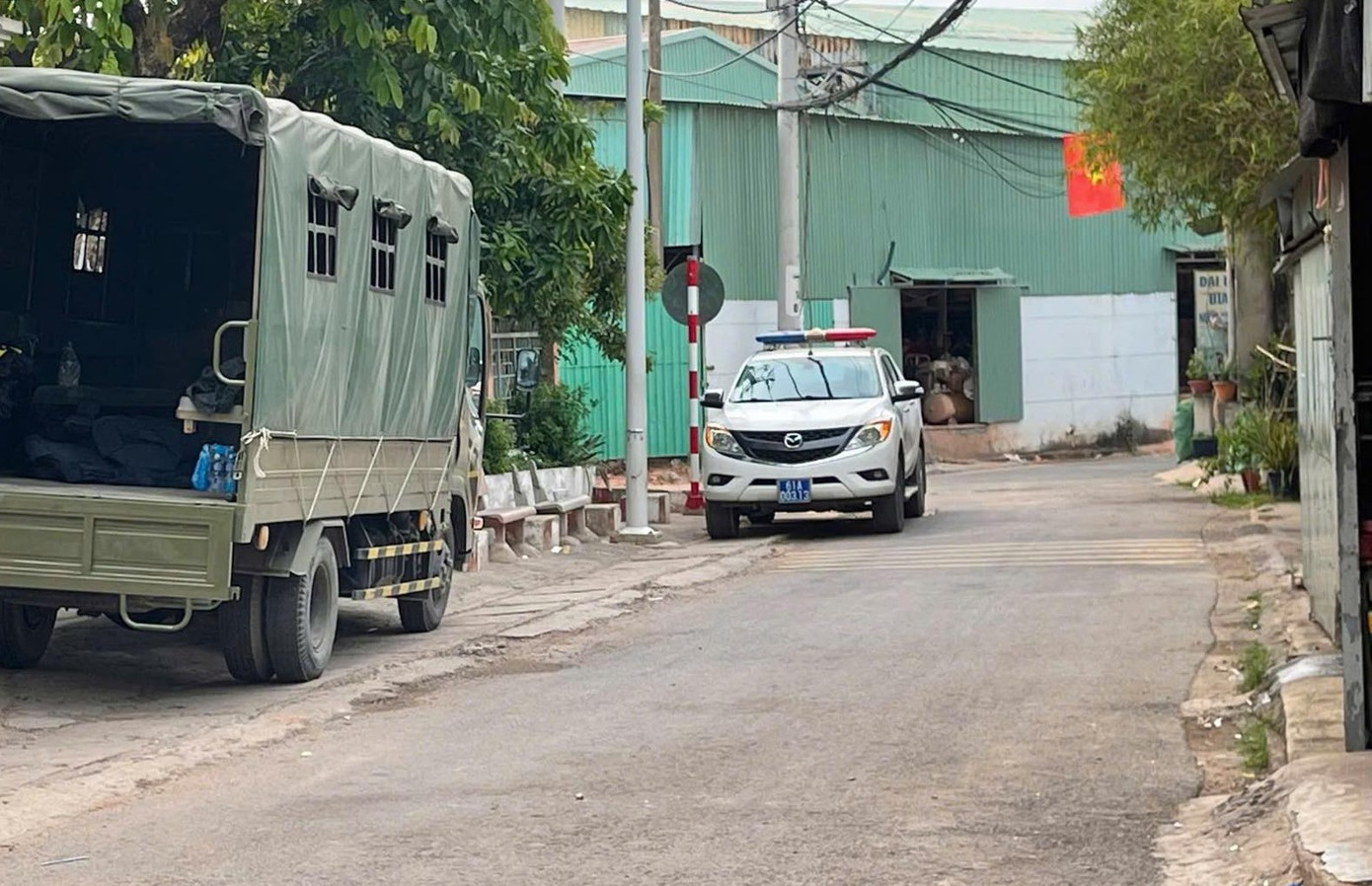 Hẻm vào khu nhà trọ nơi xảy ra vụ việc