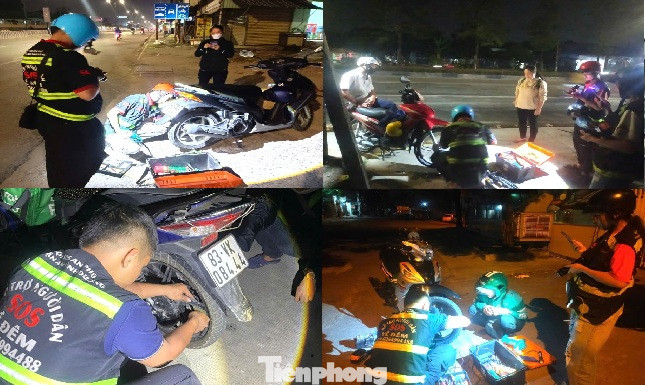 Các bạn trẻ hỗ trợ vá xe cho người đi đường trong đêm Các bạn trẻ hỗ trợ vá xe cho người đi đường trong đêm