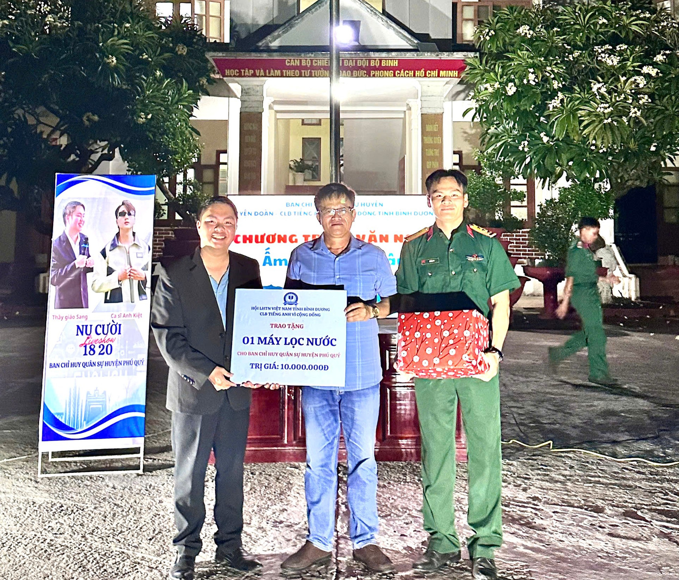 Ban tổ chức thăm, tặng quà cán bộ, chiến sĩ Ban Chỉ huy quân sự huyện Phú Quý Ban tổ chức thăm, tặng quà cán bộ, chiến sĩ Ban Chỉ huy quân sự huyện Phú Quý