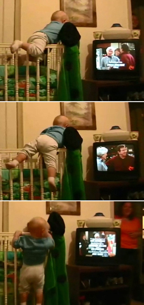 Mới 14 tháng tuổi và không thích xem tivi từ trong cũi, Conor khéo léo trèo qua thành cũi và bám chân vững chắc trước khi nhảy xuống đất. Đáng tiếc cho Conor là mẹ của bé đã xuất hiện nơi cửa ra vào