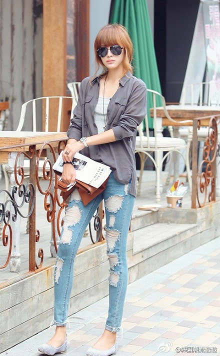 Cặp đôi chưa bao giờ lỗi mốt - quần jeans + áo sơ mi. Quần jeans - áo pull đem lại cho bạn vẻ năng động trẻ trung.