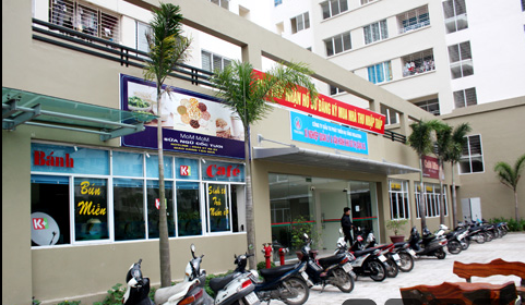 Xí nghiệp quản lý & Vận hành khu đô thị Đặng Xá với hơn 100 nhân viên cũng nằm trong khuôn viên chung cư TNT. Phí dịch vụ ở đây khá rẻ, chỉ 120.000 đồng/tháng cho 1 căn hộ