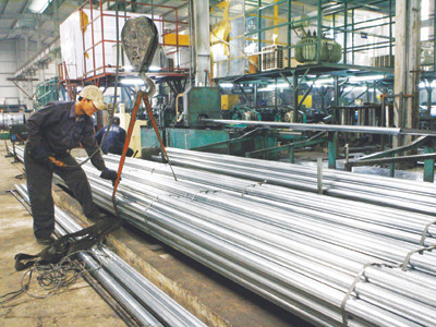 Giá thép liên tục tăng . Ảnh: Hồng Vĩnh Giá thép liên tục tăng