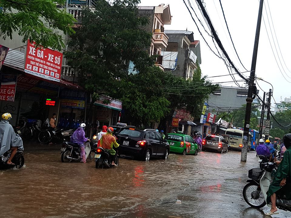 Bão số 3 vào Hà Nội suy yếu thành áp thấp nhiệt đới ảnh 2